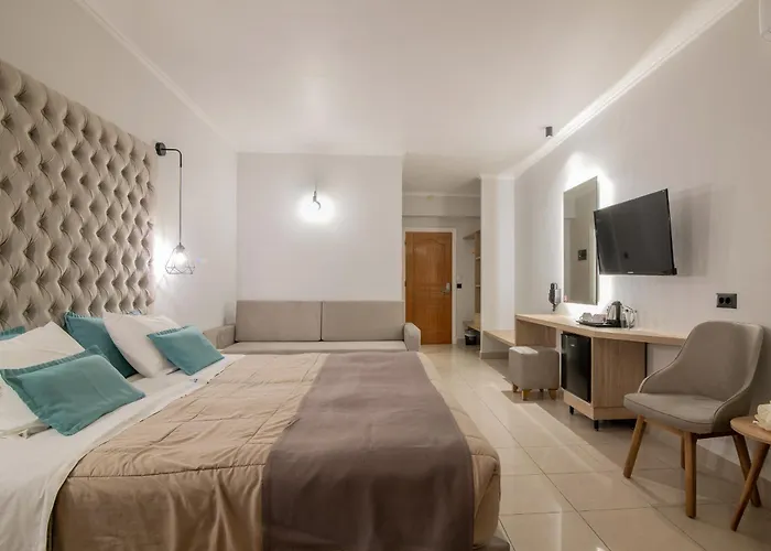 Plaza Pallas Aparthotel
