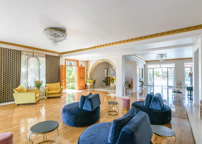 Aparthotel Plaza Pallas 4*