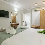 Plaza Pallas Lejlighedshotel 4*