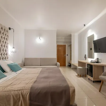 Plaza Pallas Aparthotel