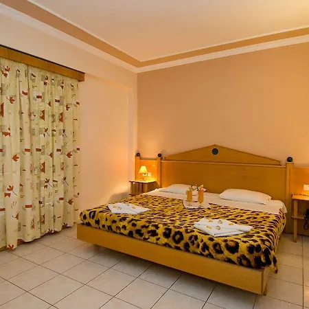 Lägenhetshotell Plaza Pallas 4*