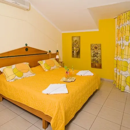 Plaza Pallas Aparthotel