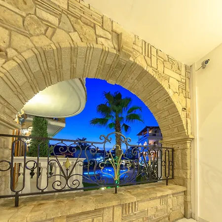 Aparthotel Plaza Pallas 4*