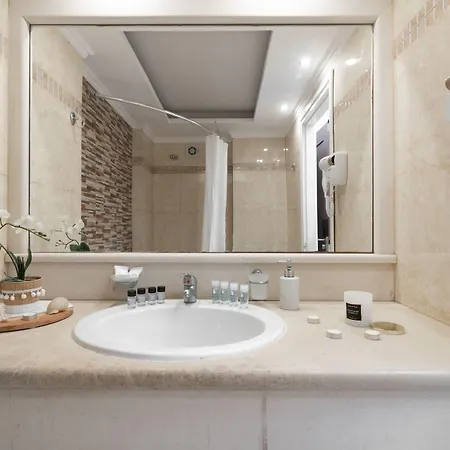 Plaza Pallas Aparthotel