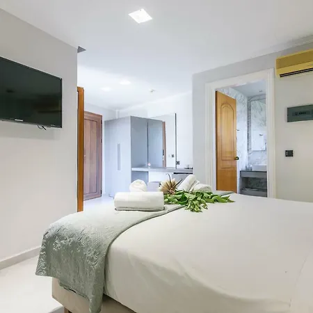 Aparthotel Plaza Pallas 4*
