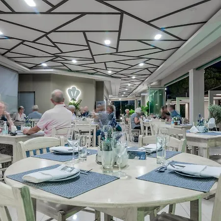 Lägenhetshotell Plaza Pallas 4*