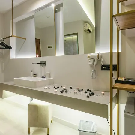 Lägenhetshotell Plaza Pallas 4*