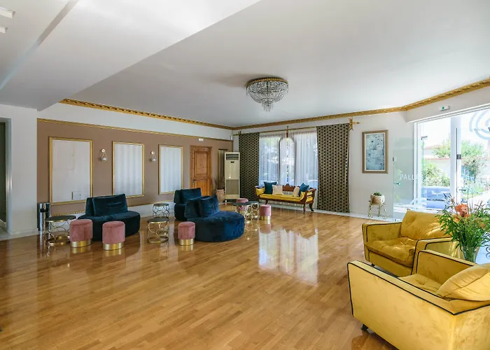 Plaza Pallas Aparthotel