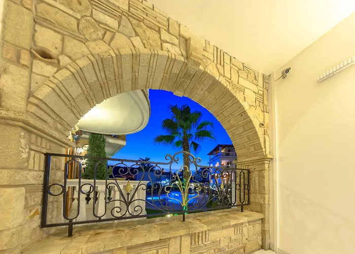Aparthotel Plaza Pallas 4*